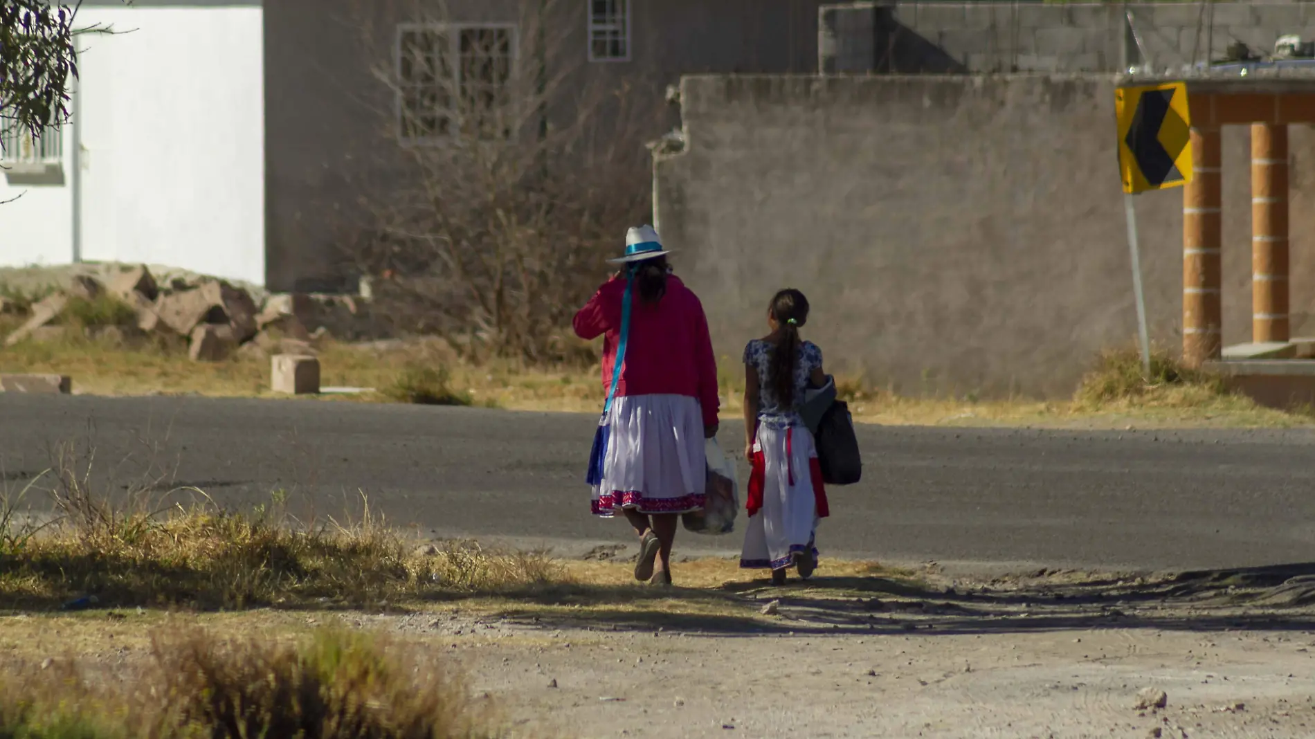 INDIGENAS PORTADA